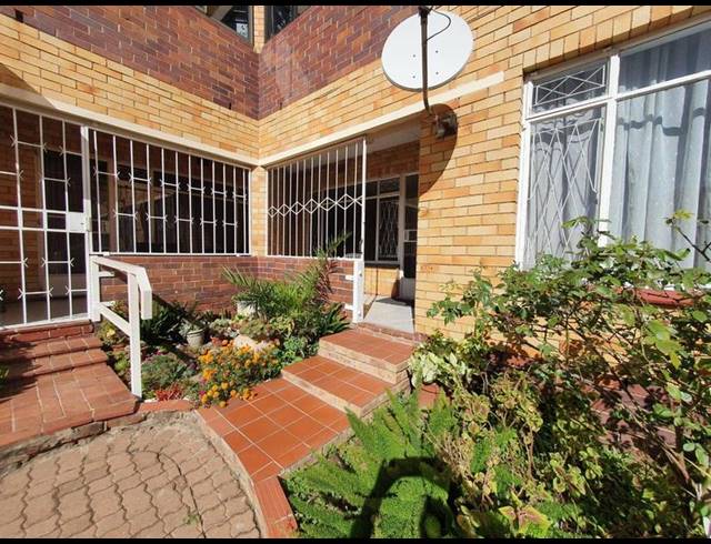 2 BEDROOM TOWNHOUSE FOR SALE IN NEW REDRUTH